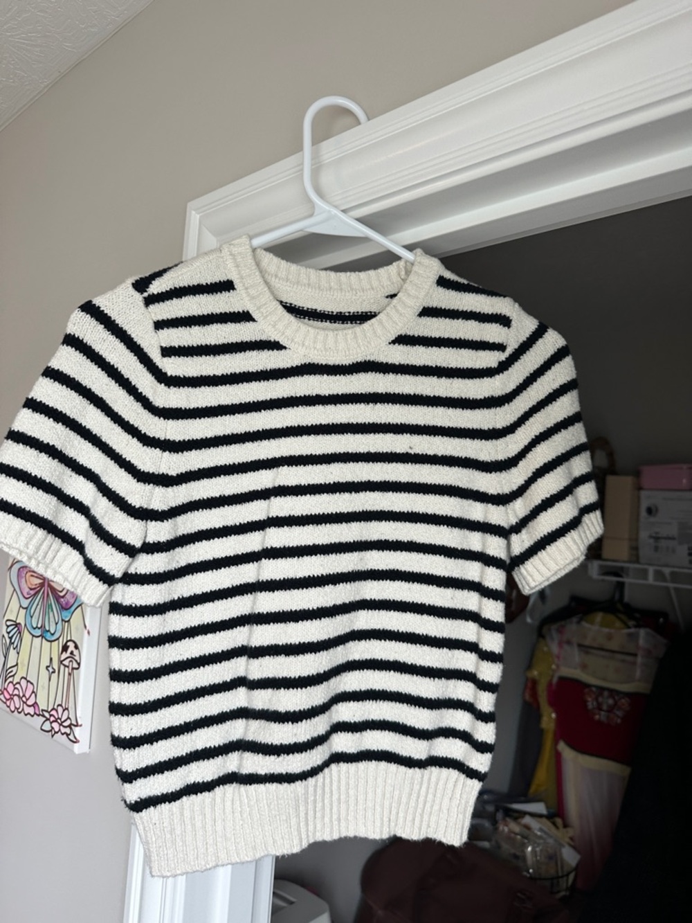 Abercrombie & Fitch Black and White Striped Short-Sleeve Crewneck Sweater